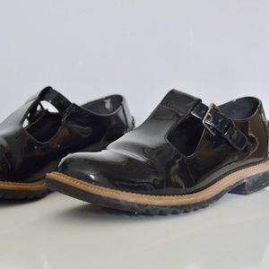 patent leather mary jane shoes